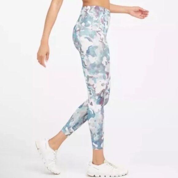 Spanx Woman’s 7/8 Leggings Painted Camo Pink Multi Active Printed Booty Boost XS - Picture 1 of 11